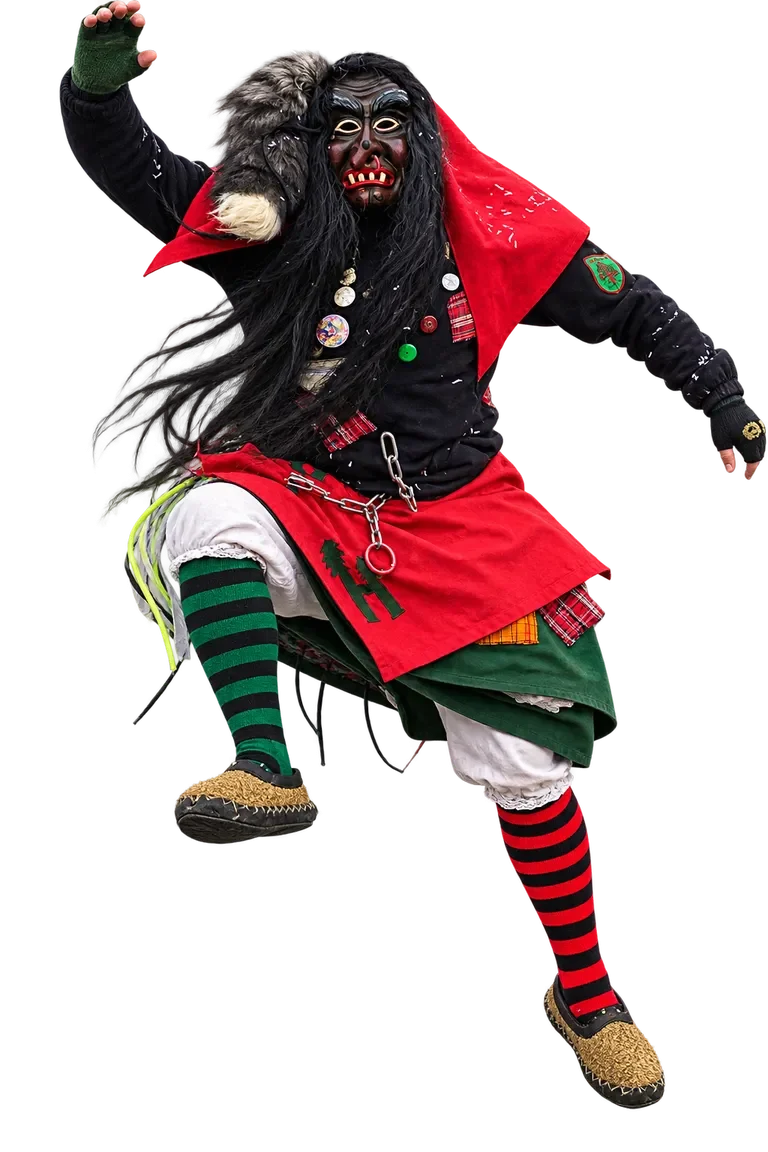 Huzler Hexa im traditionellen Häs mit hellem Haar und Fuchsfell.